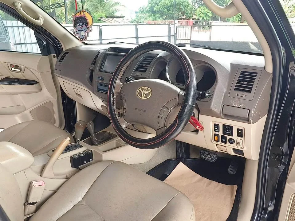 2005 Toyota Fortuner I 3