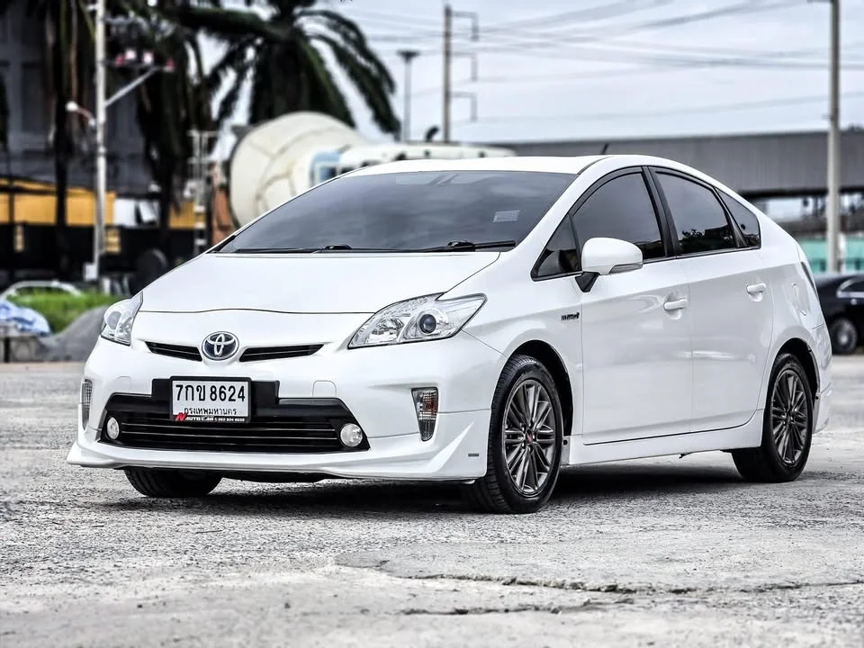 2012 Toyota Prius III 3