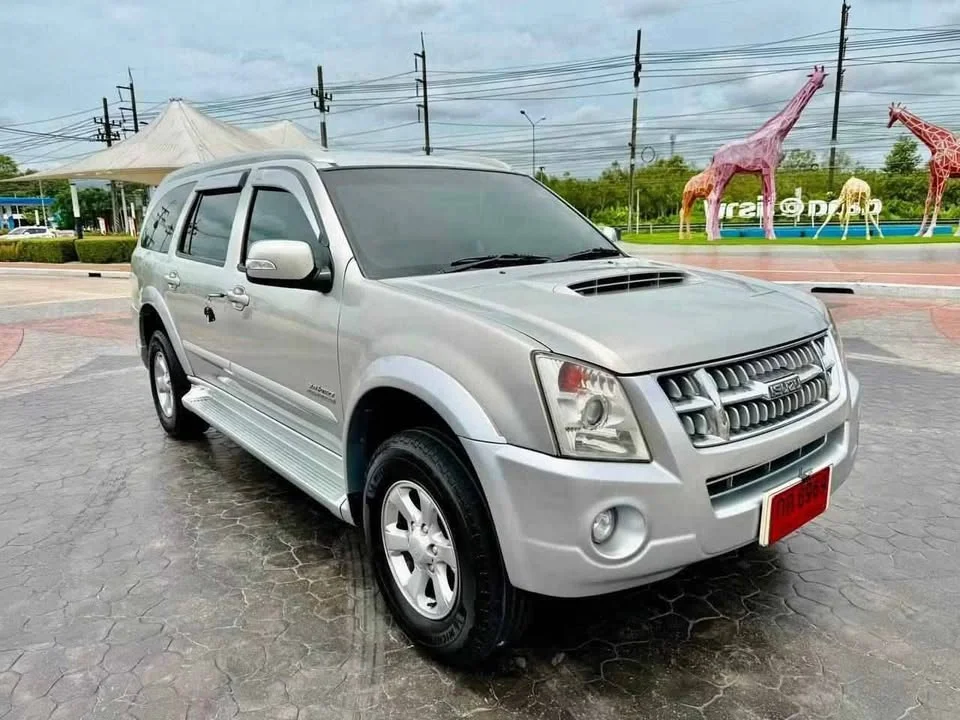 2008 Isuzu MU-7 3