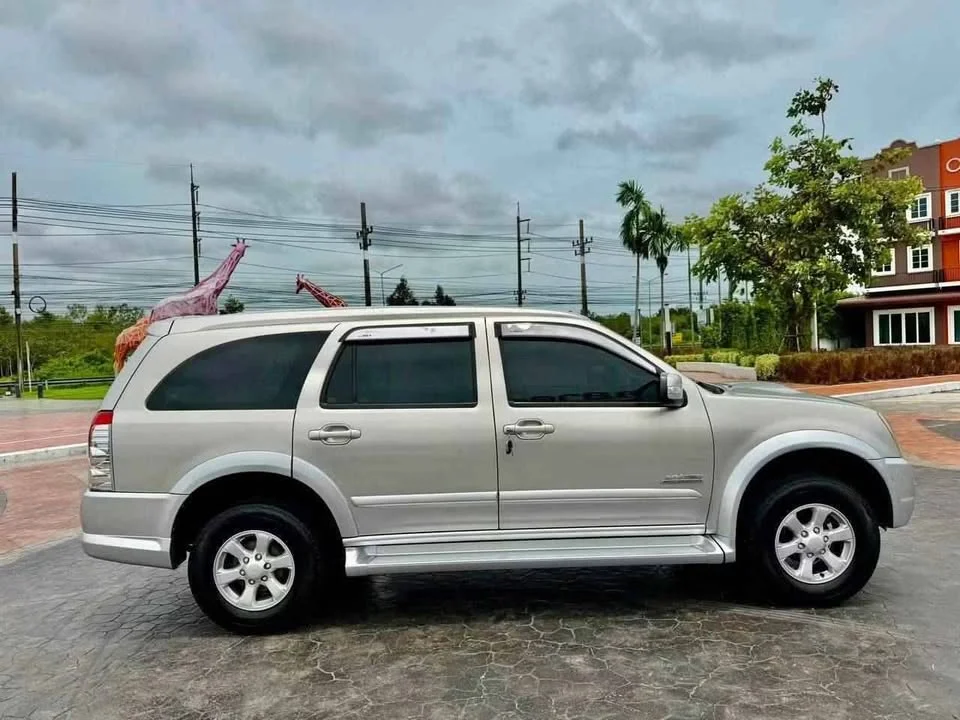 2008 Isuzu MU-7 2