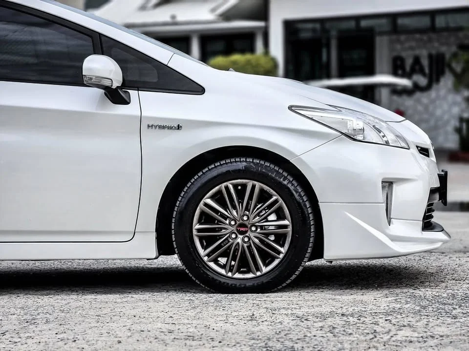 2012 Toyota Prius III 3
