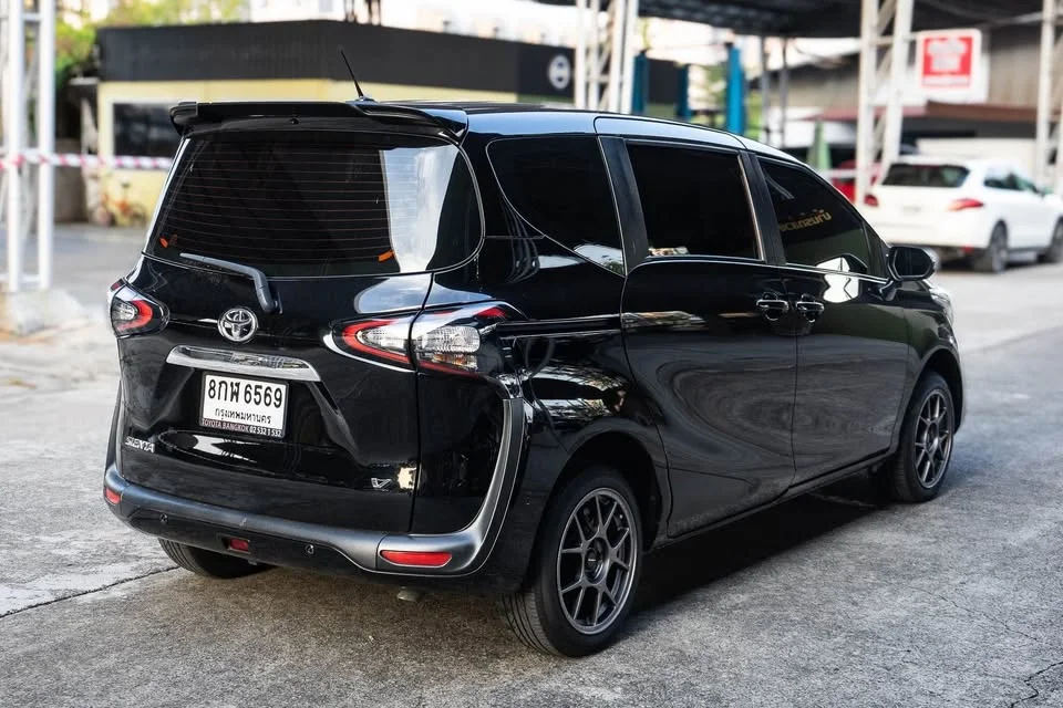 2019 Toyota Sienta II 2