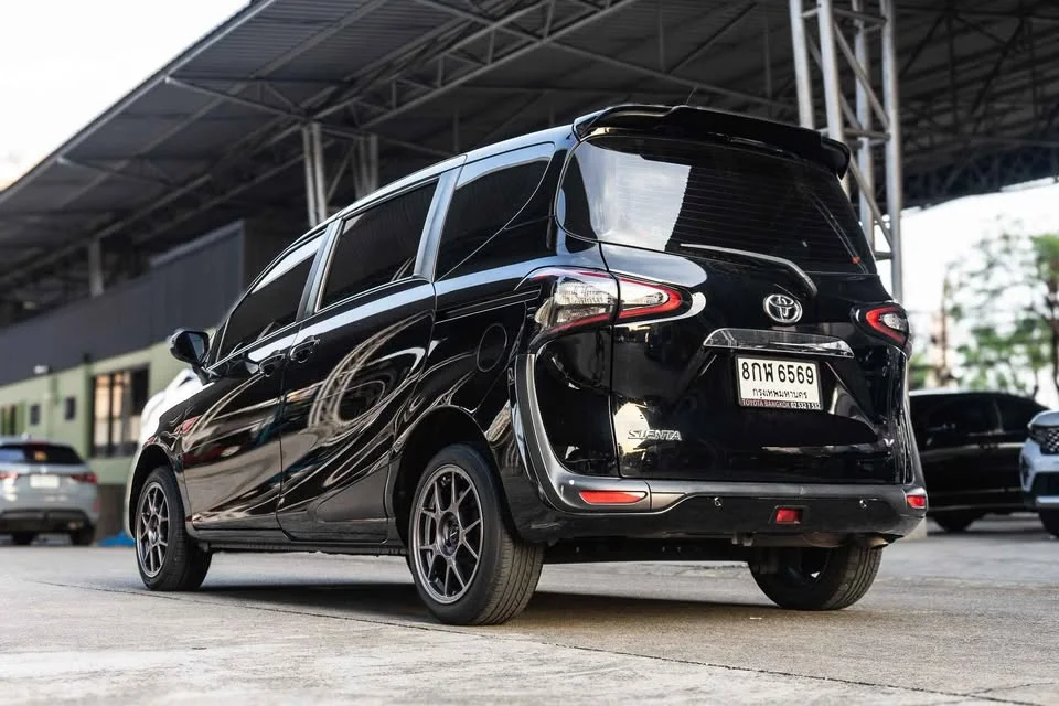 2019 Toyota Sienta II 3