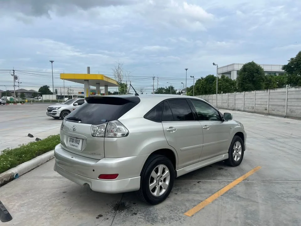 2003 Toyota Harrier II 3
