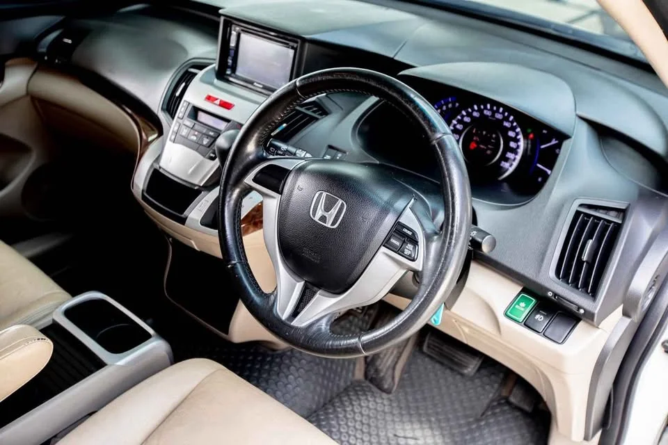 2013 Honda Odyssey IV 3