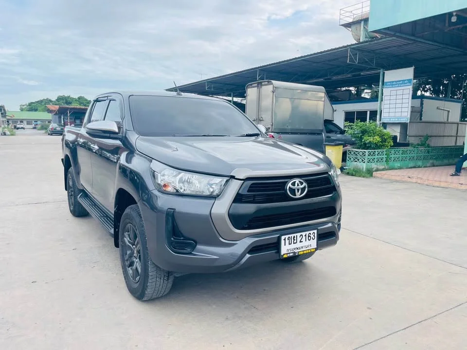 2020 Toyota Hilux VIII 2