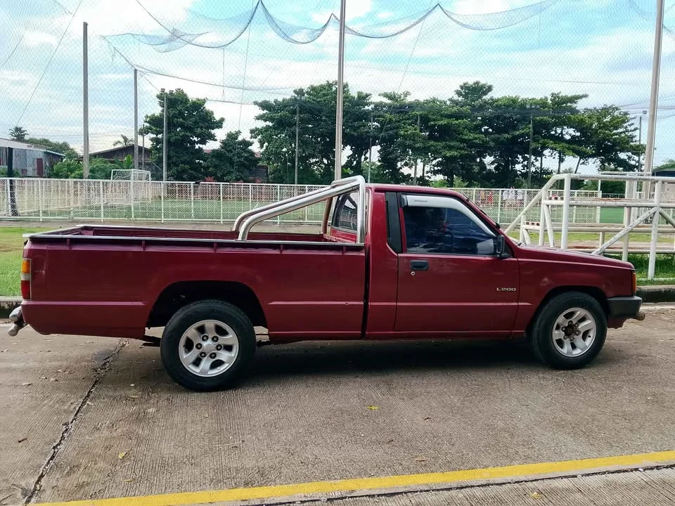 1993 Mitsubishi Triton II 3