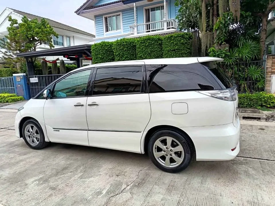 2009 Toyota Estima III 2