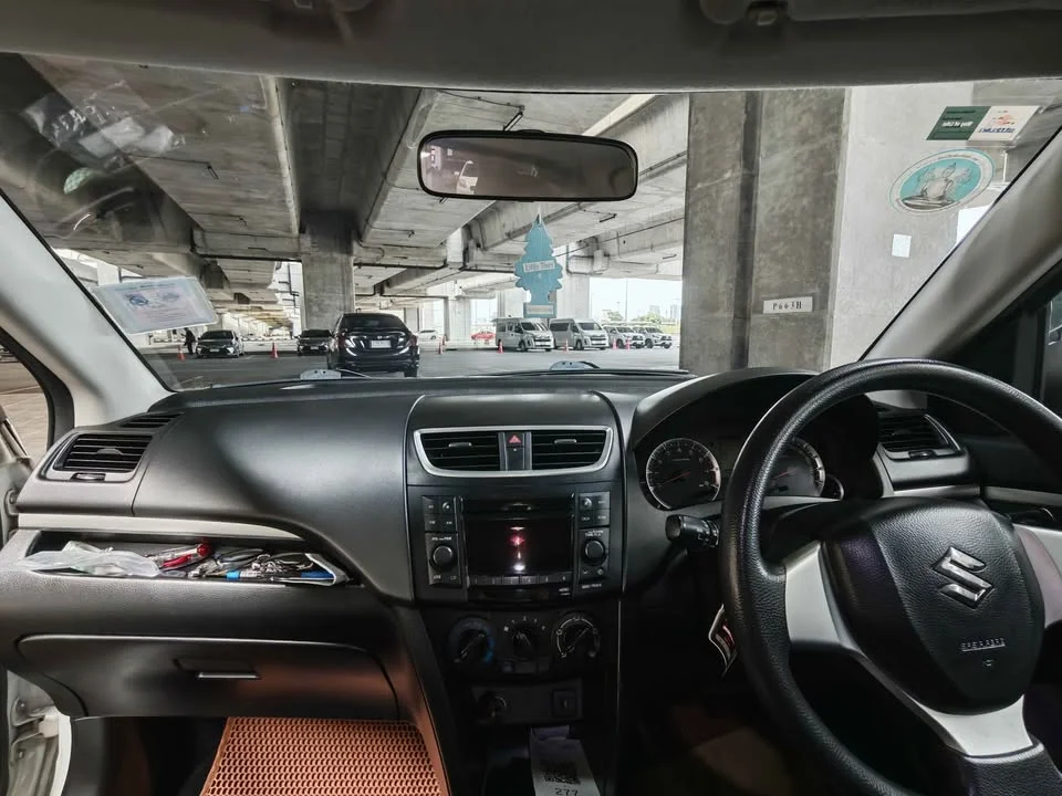 2012 Suzuki Swift II 3