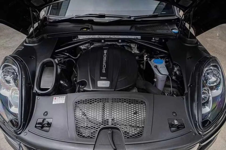 2016 Porsche Macan I 2