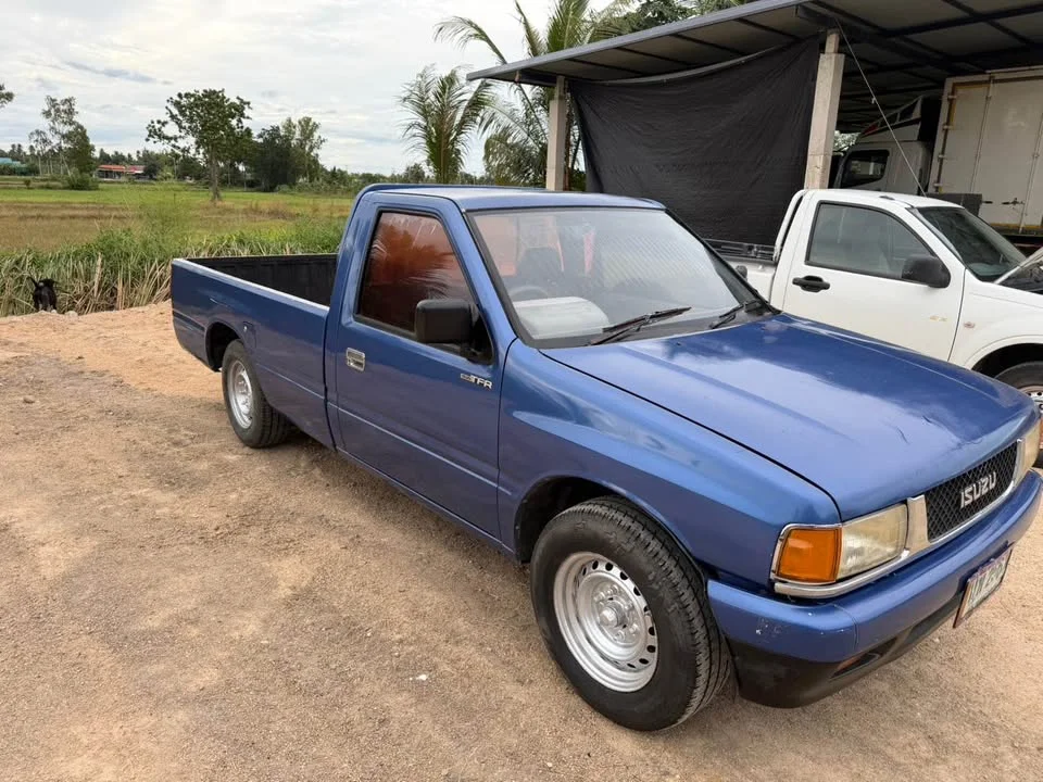 1990 Isuzu TFR III 2