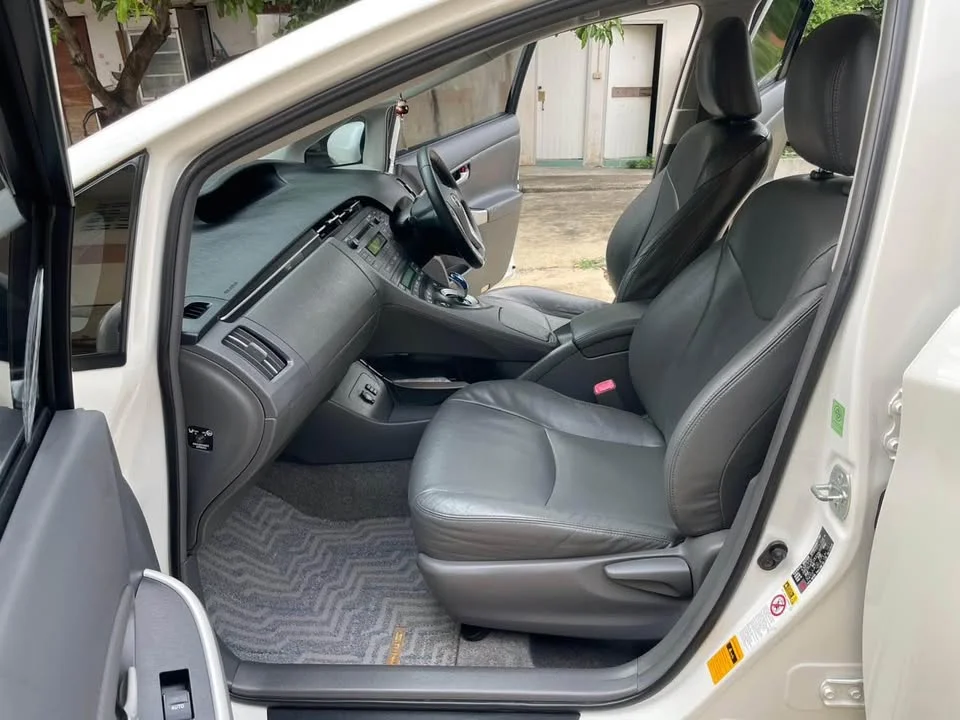 2011 Toyota Prius III 3