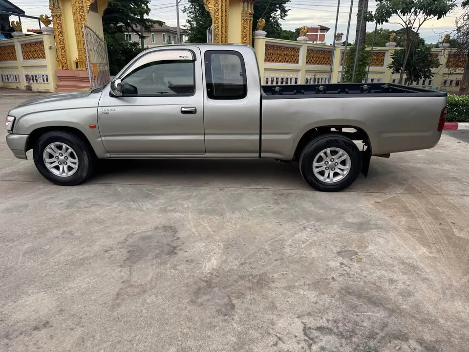 2002 Toyota Hilux Tiger VI 3
