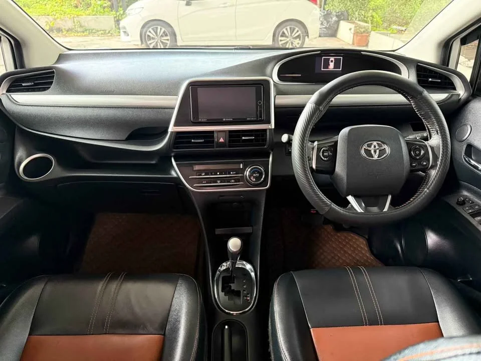 2017 Toyota Sienta II 2