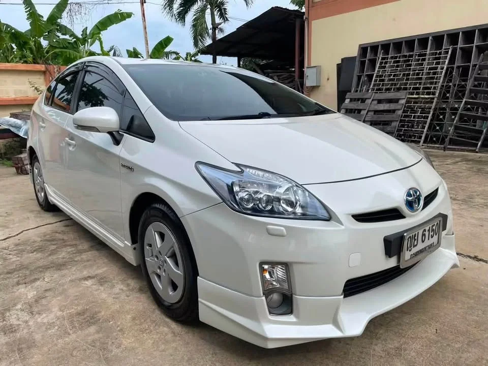 2011 Toyota Prius III 2