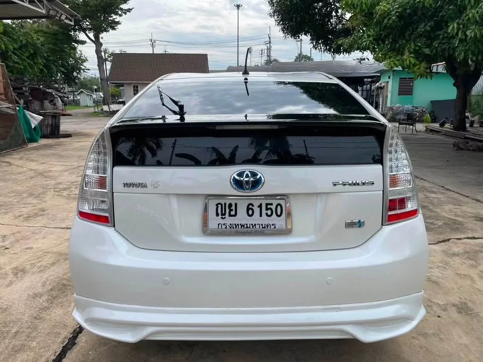 2011 Toyota Prius III 3