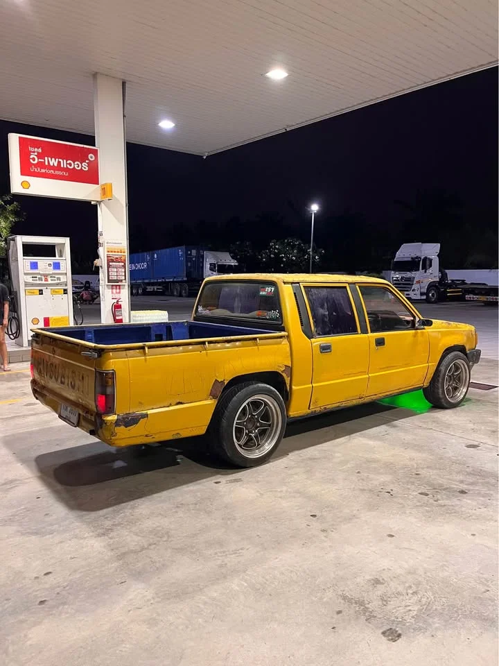 1992 Mitsubishi Triton II 3