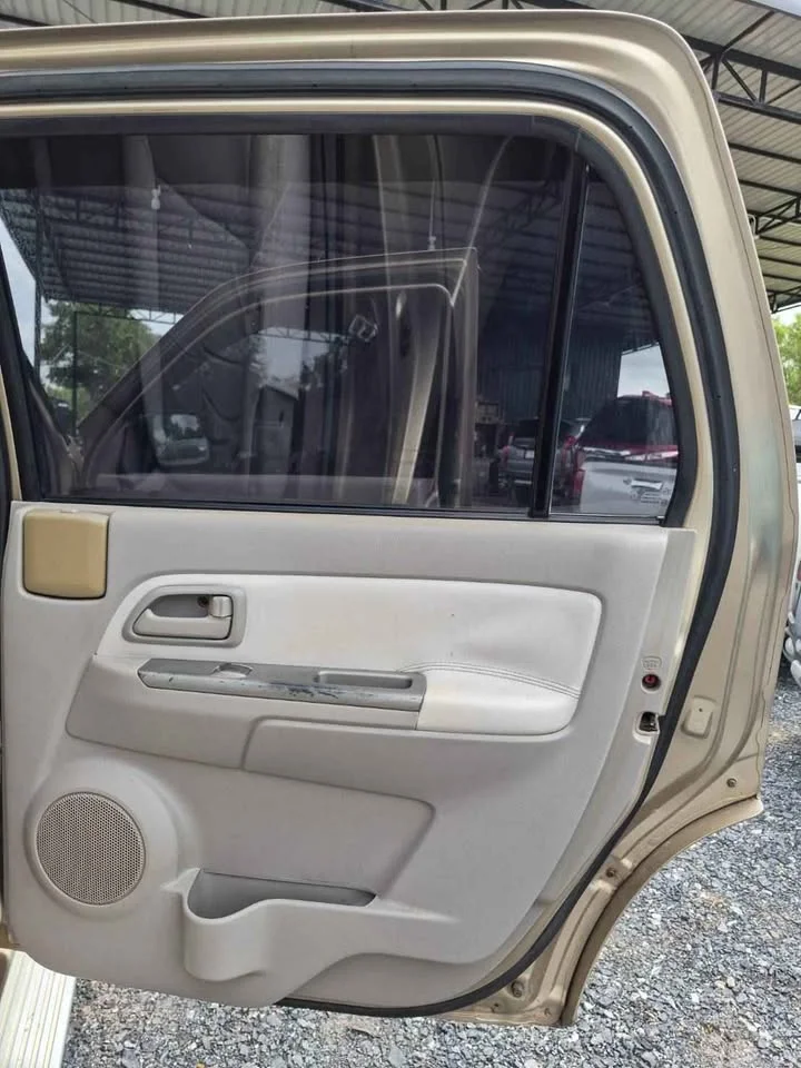 2004 Isuzu MU-7 2