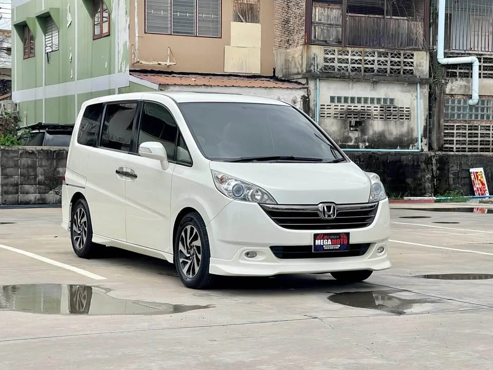 2006 Honda Stepwgn III 2