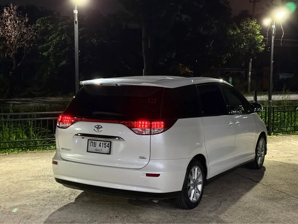 2012 Toyota Estima III 2