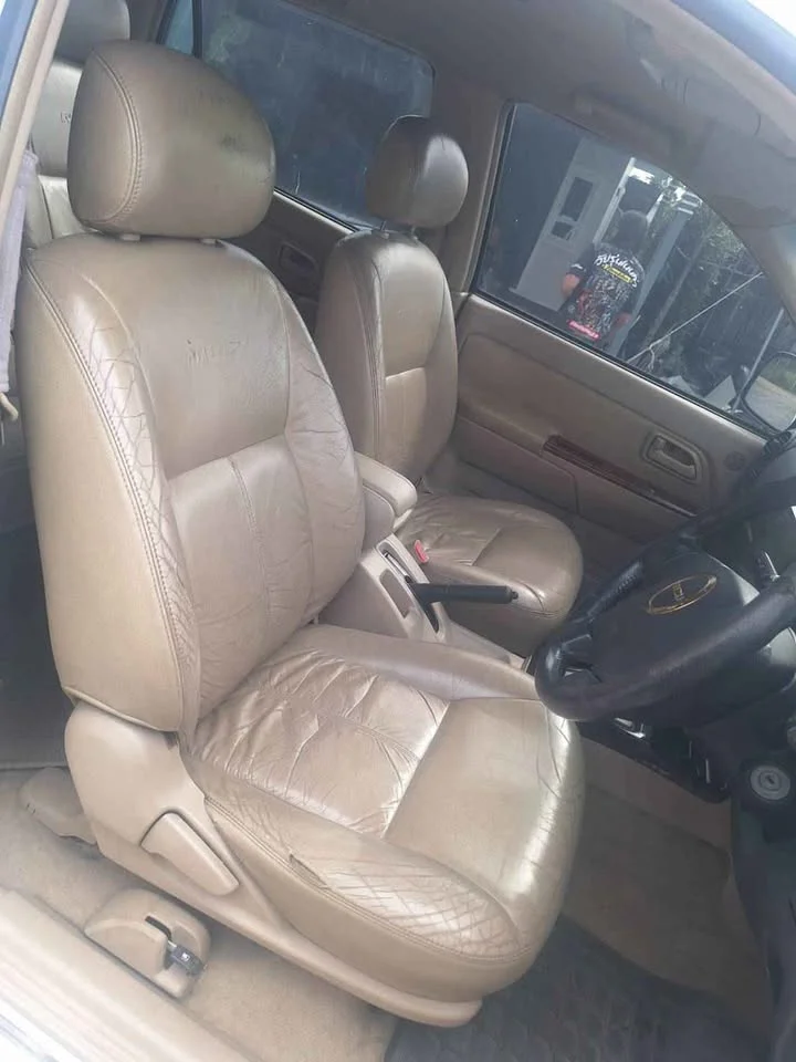 2012 Isuzu MU-7 3