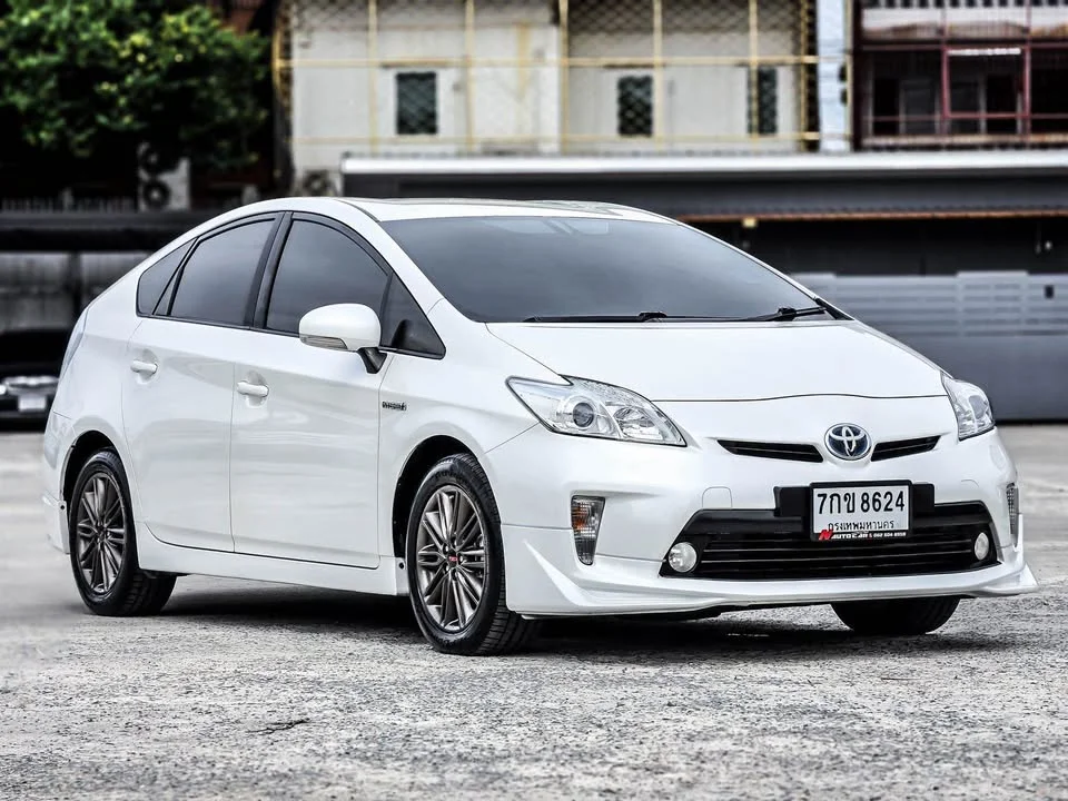 2012 Toyota Prius III 3