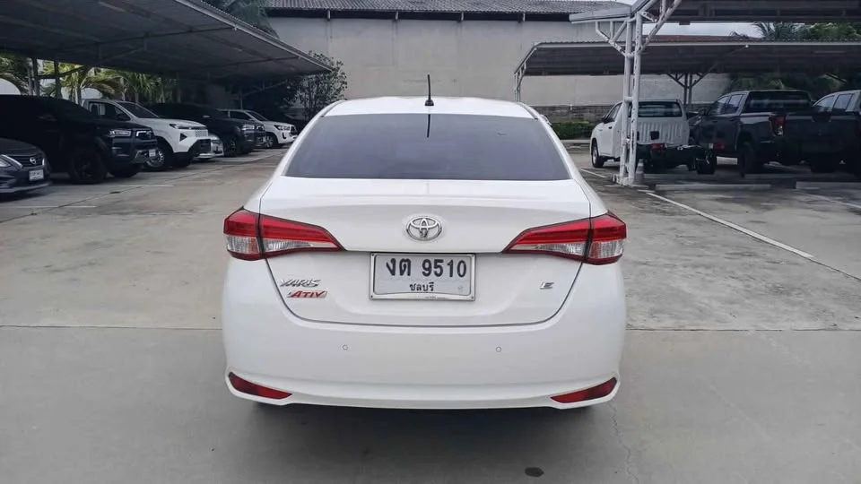 2017 Toyota Yaris ATIV III 3