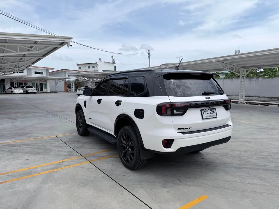 2023 Ford Everest III 3