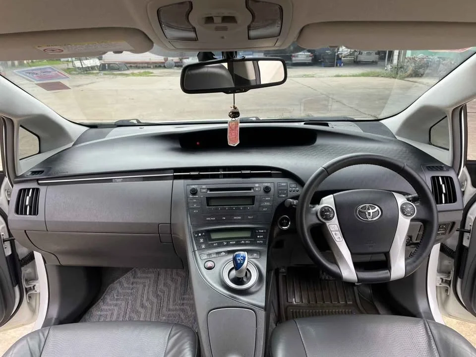 2011 Toyota Prius III 3
