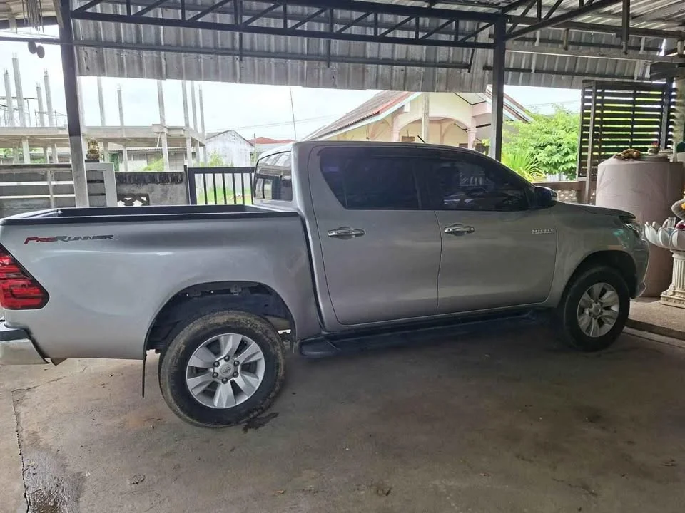 2015 Toyota Hilux VIII 3