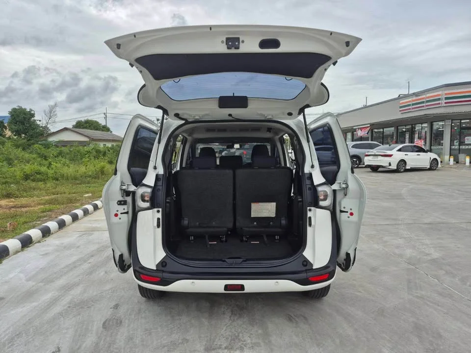 2017 Toyota Sienta II 3