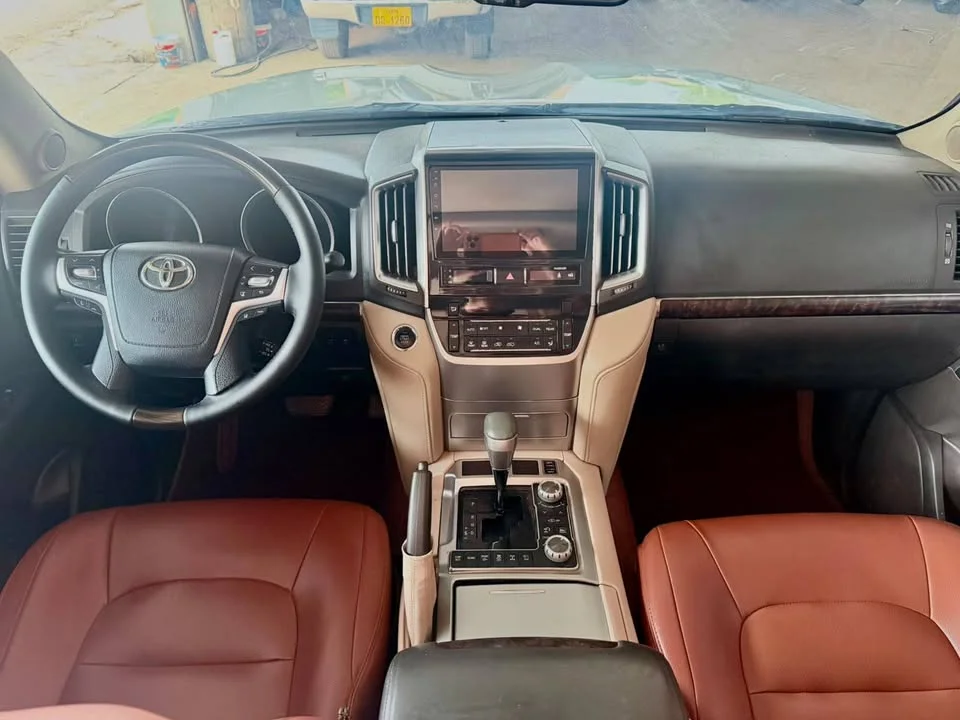 2011 Toyota Land Cruiser J300 2