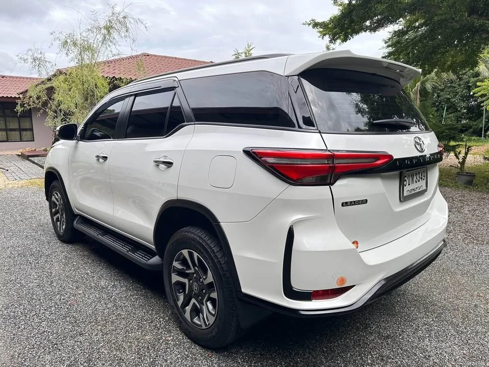 2024 Toyota Fortuner II 3