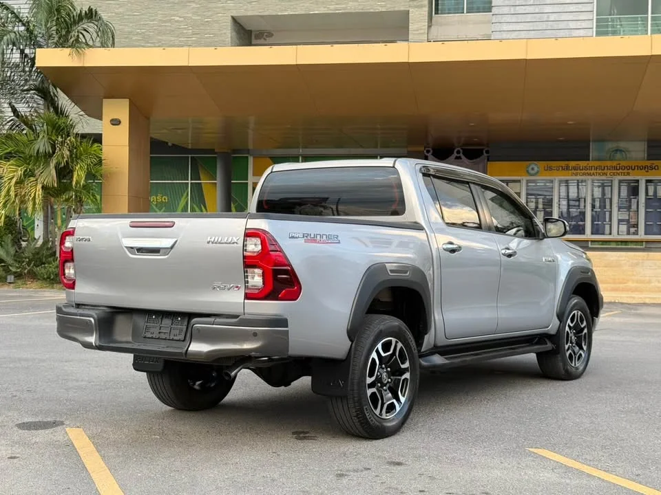 2024 Toyota Hilux VIII 2