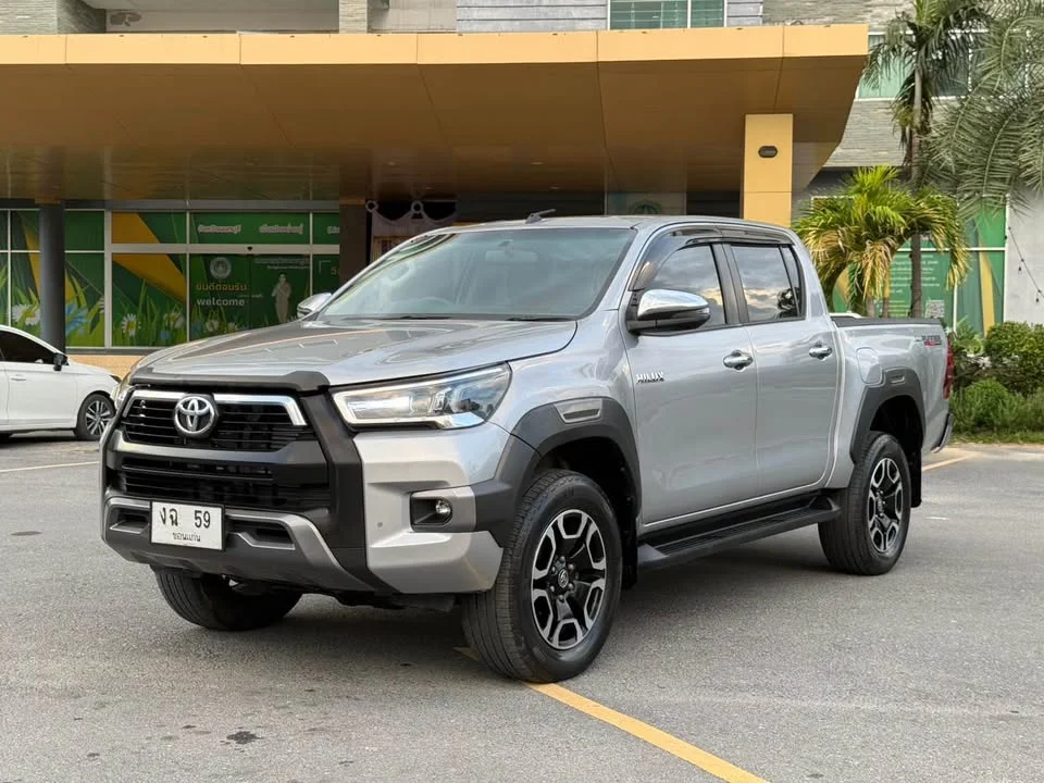 2024 Toyota Hilux VIII 3