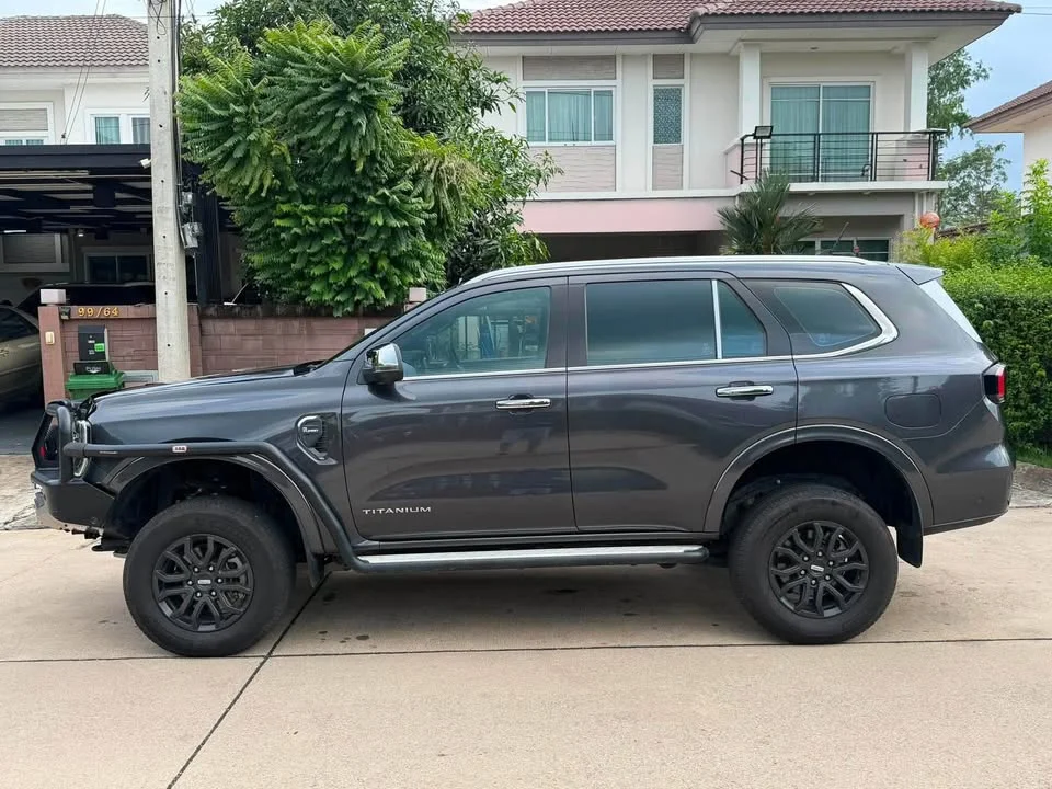 2023 Ford Everest III 3