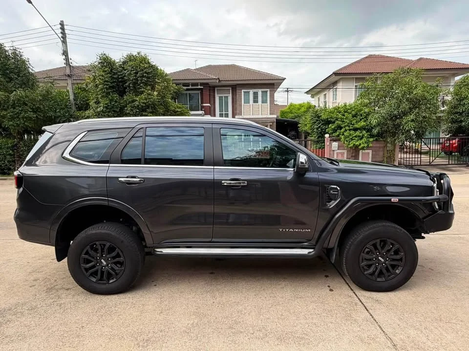 2023 Ford Everest III 2