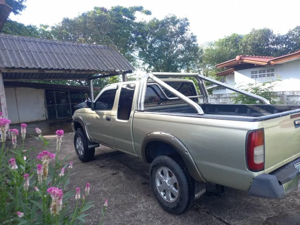 2001 Nissan Frontier I 2
