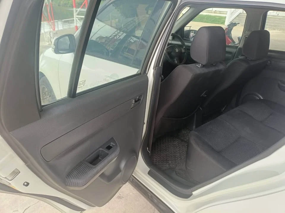 2010 Suzuki Swift I 3
