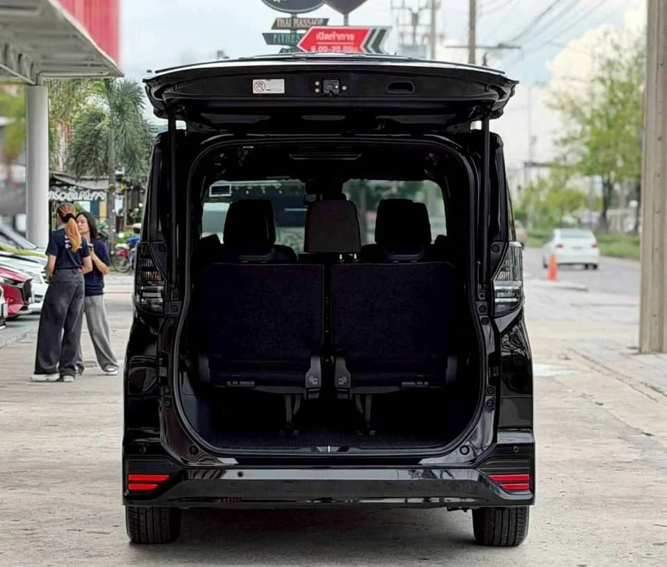 2022 Toyota Voxy IV 3