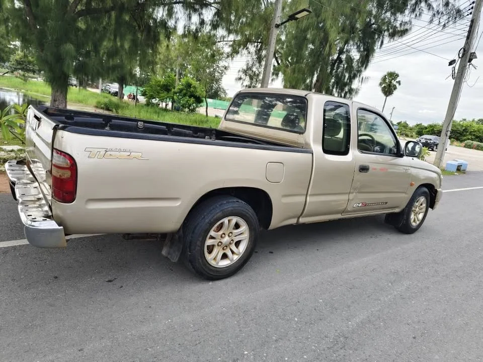 2005 Toyota Hilux Tiger VI 3