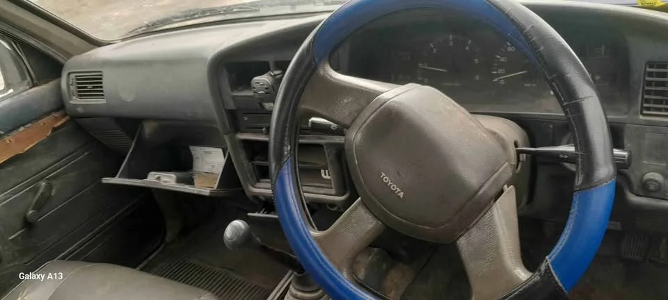1990 Toyota Hilux Mighty-X V 2