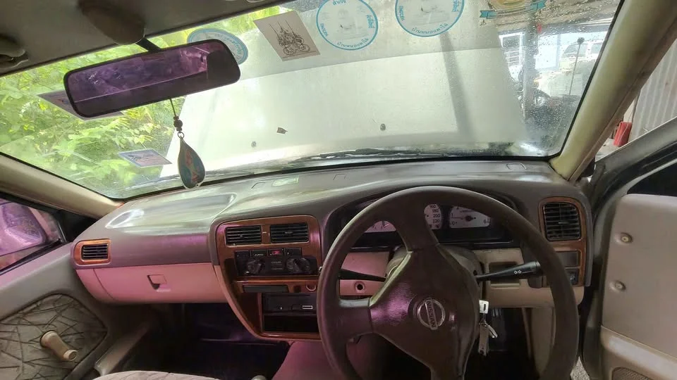 2004 Nissan Frontier I 3