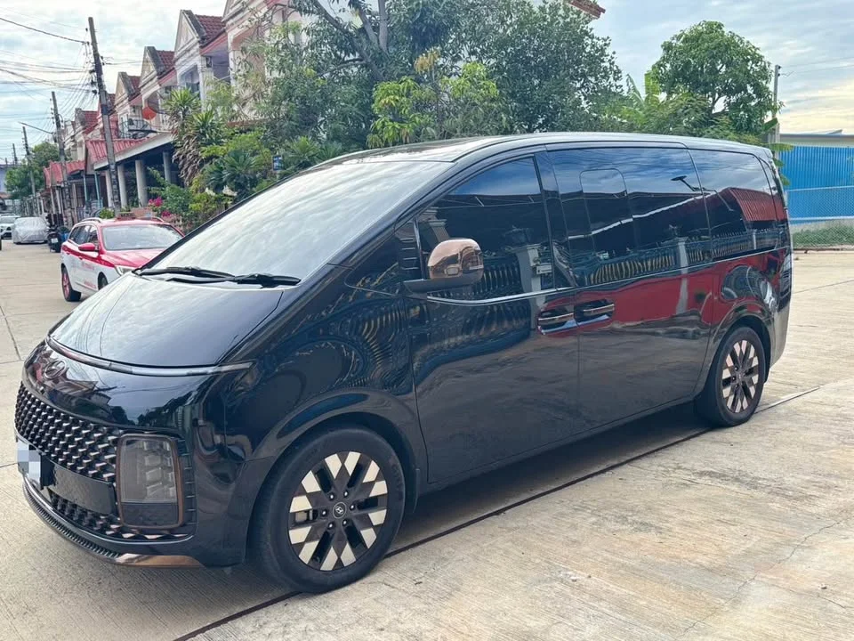 2023 Hyundai Staria US4 3