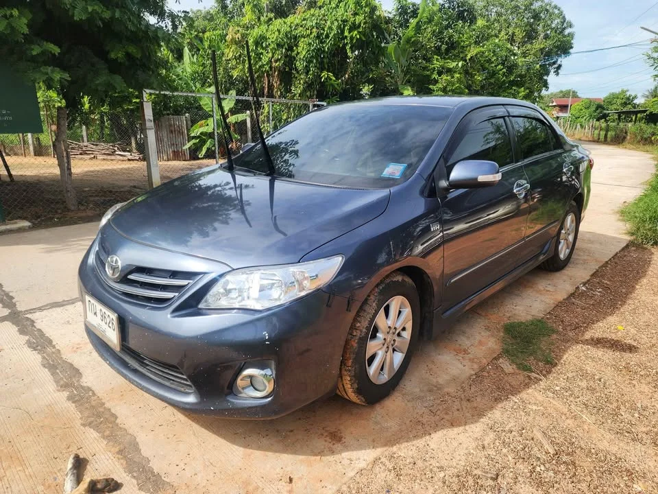 2013 Toyota Corolla Altis X (E140) 2