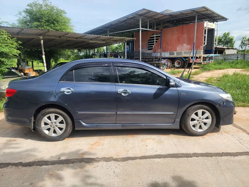 2013 Toyota Corolla Altis X (E140) 3