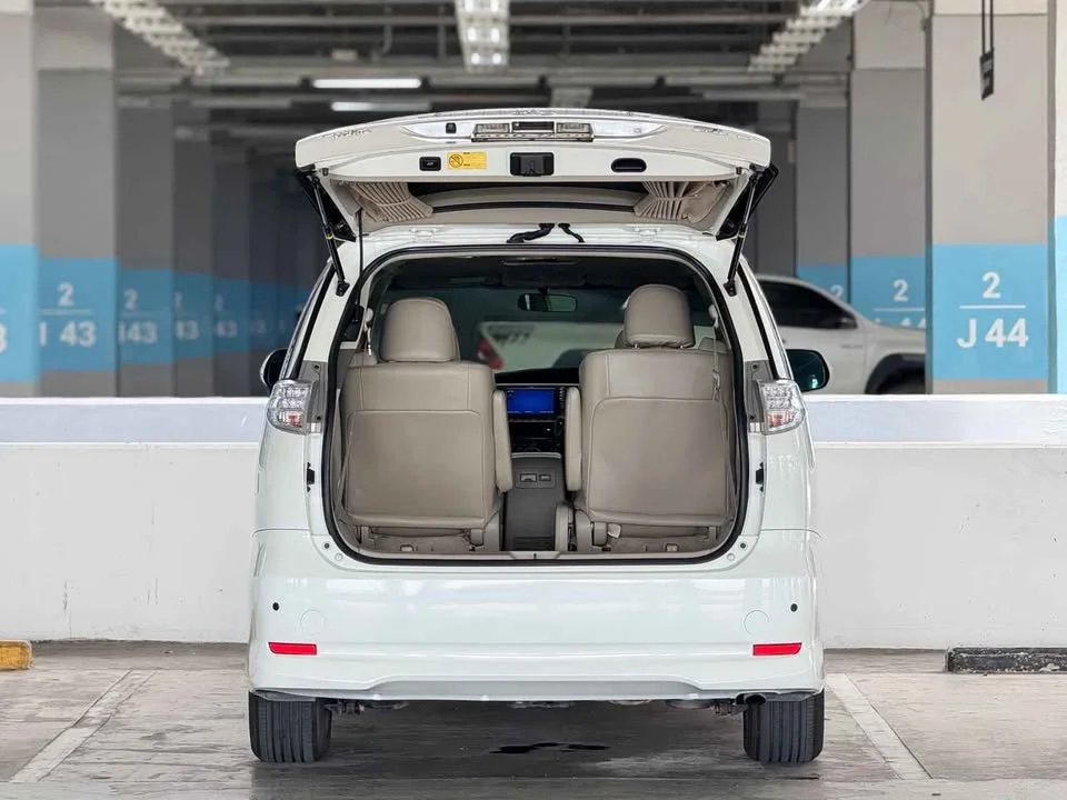 2011 Toyota Estima III 2