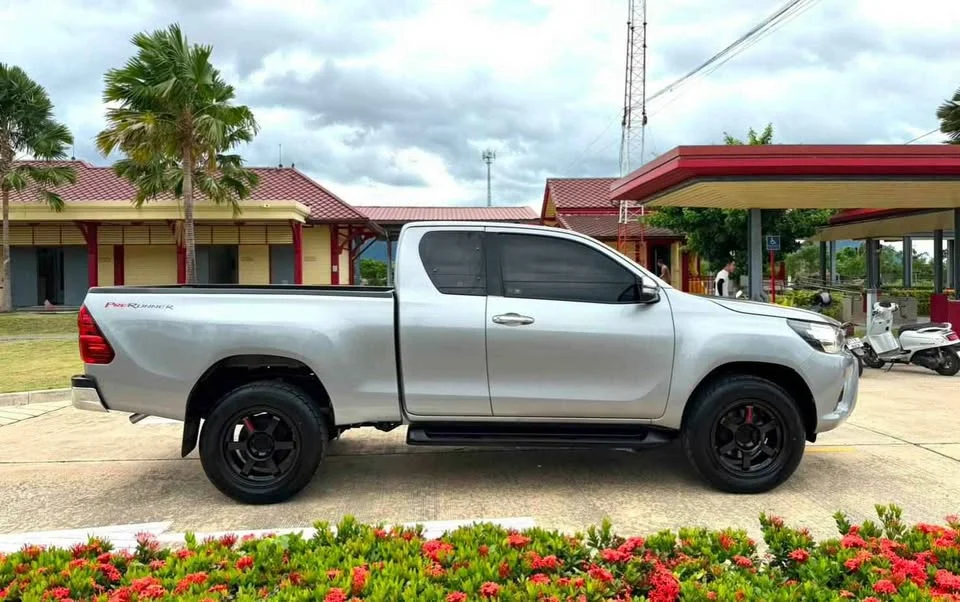 2016 Toyota Hilux VIII 3