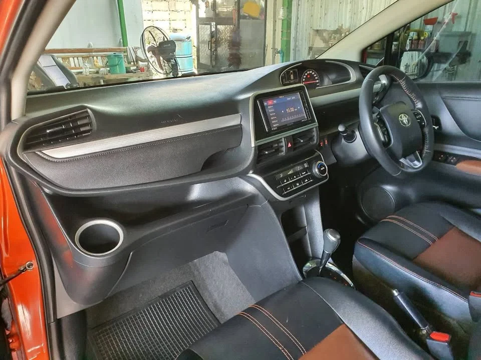 2016 Toyota Sienta II 2