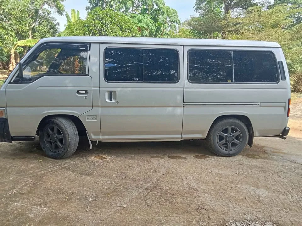 1995 Nissan Urvan IV (E24) 2